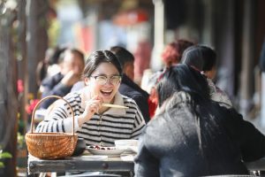 Когато генералите се нуждаят от ретуш повече от меч