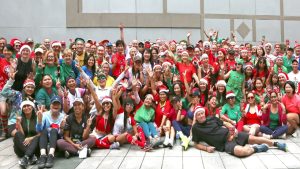 Хонконгското бягане на Дядо Коледа разпространява празнично настроение и набира средства за благотворителност