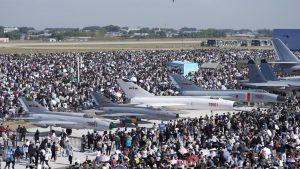 Засегнатите от скандал китайски оръжейни фирми намаляват регионалните продажби през рекордната година