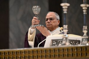 Папа Лъв оплаква света „в пламъци“ на службата в Пепеляна сряда