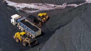 Китай обещава да стабилизира добива на нефт и газ в новия 5-годишен план, тъй като глобалните рискове нарастват