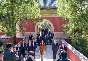 Китайският лидер на Гоминданг приветства техническия пример, даден от Пекин